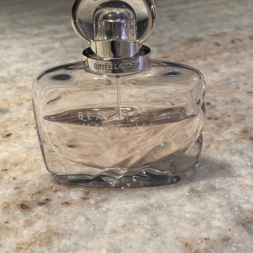 Estee Lauder Beautiful Magnolia Eau de Parfum